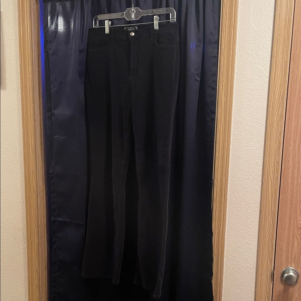 Women’s NYDJ black corduroy pants size 10
